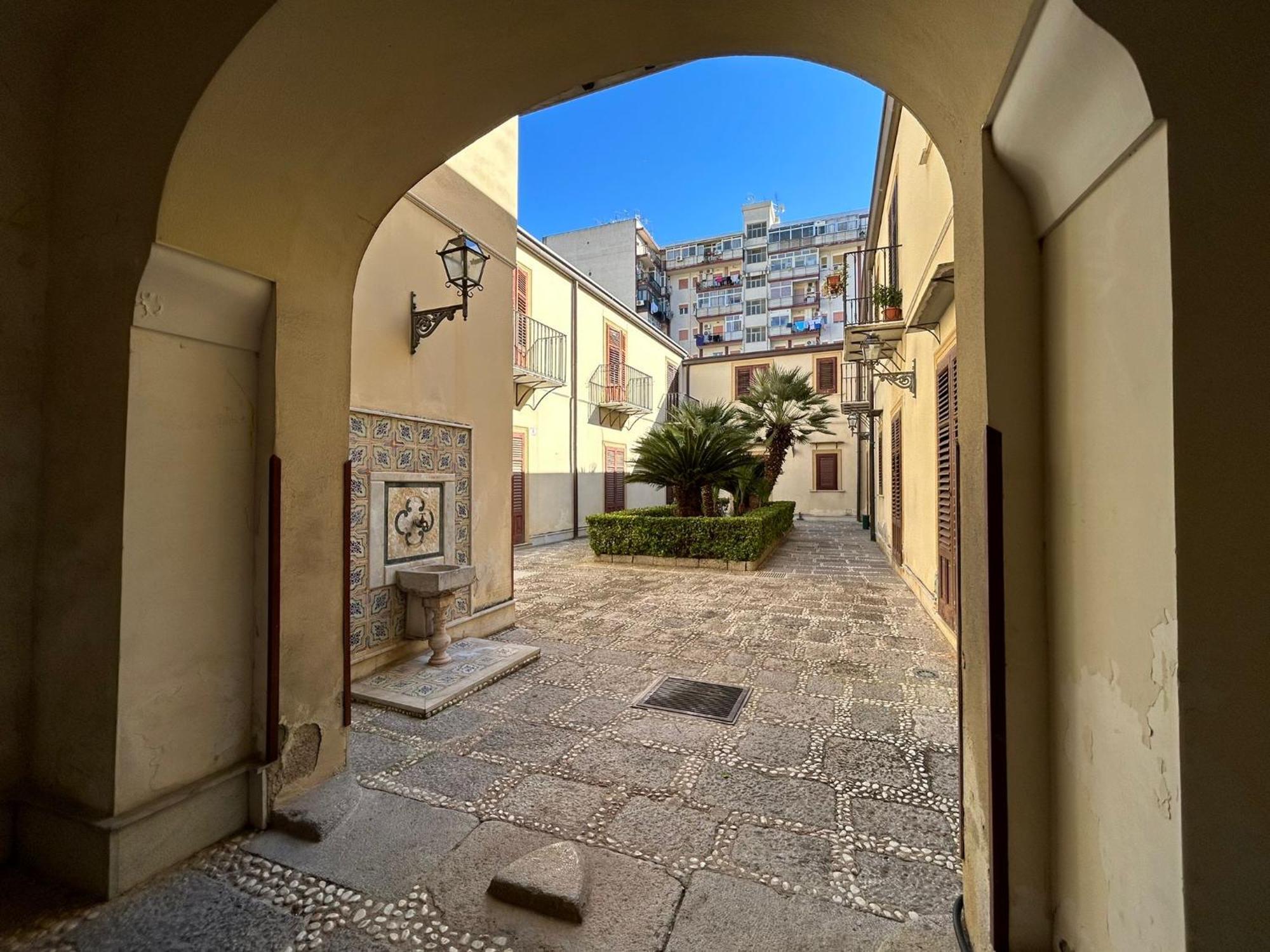 Corte Dei Re Di Palermo Apartment Bagian luar foto
