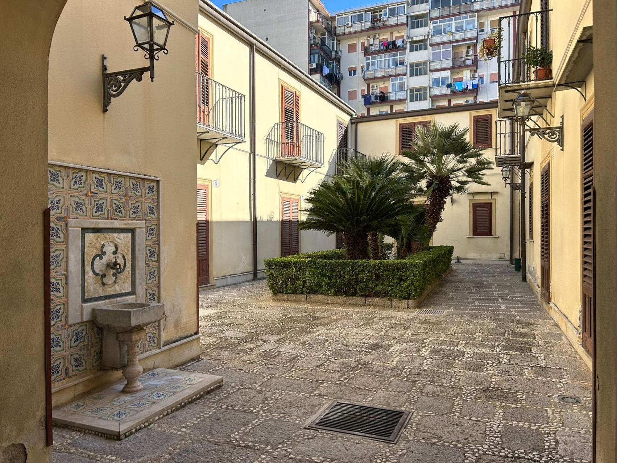 Corte Dei Re Di Palermo Apartment Bagian luar foto